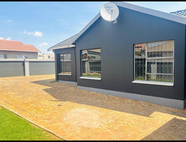 3 BEDROOM PROPERTY TO RENT IN FLEURHOF